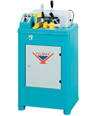 Masina de frezat montanti prinidere mecanica Model KM 210